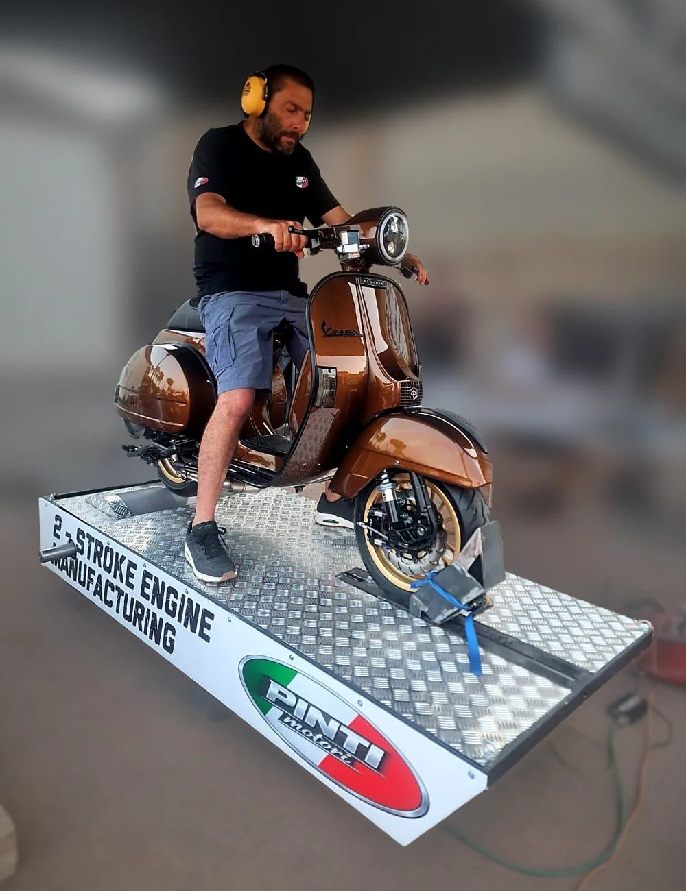 Daniele Pinti sul banco prova Pinti Motori